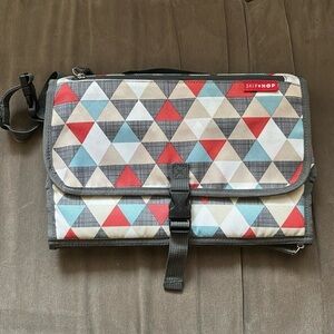 Skip Hop Pronto Changing Station in Triangles